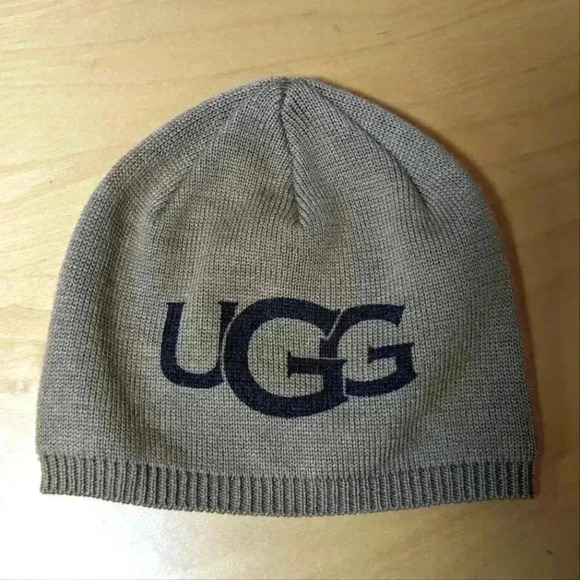UGG BEANIE LIKE NEW ! TAN color perfect  for FALL SEASON For Baby - Picture 1 of 6